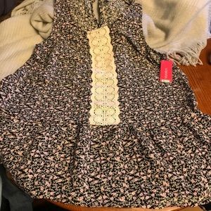 Sleeveless Blouse with floral print